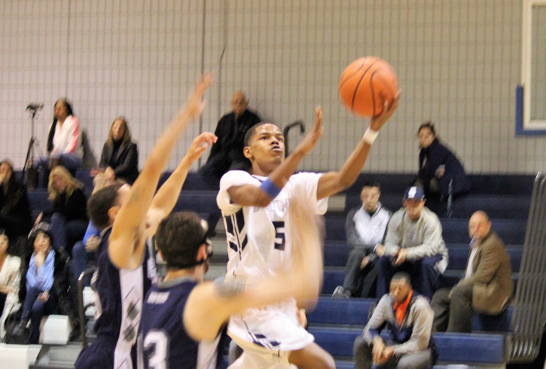 Broadwater Scores 1000th Career Point in Loss to Beaver