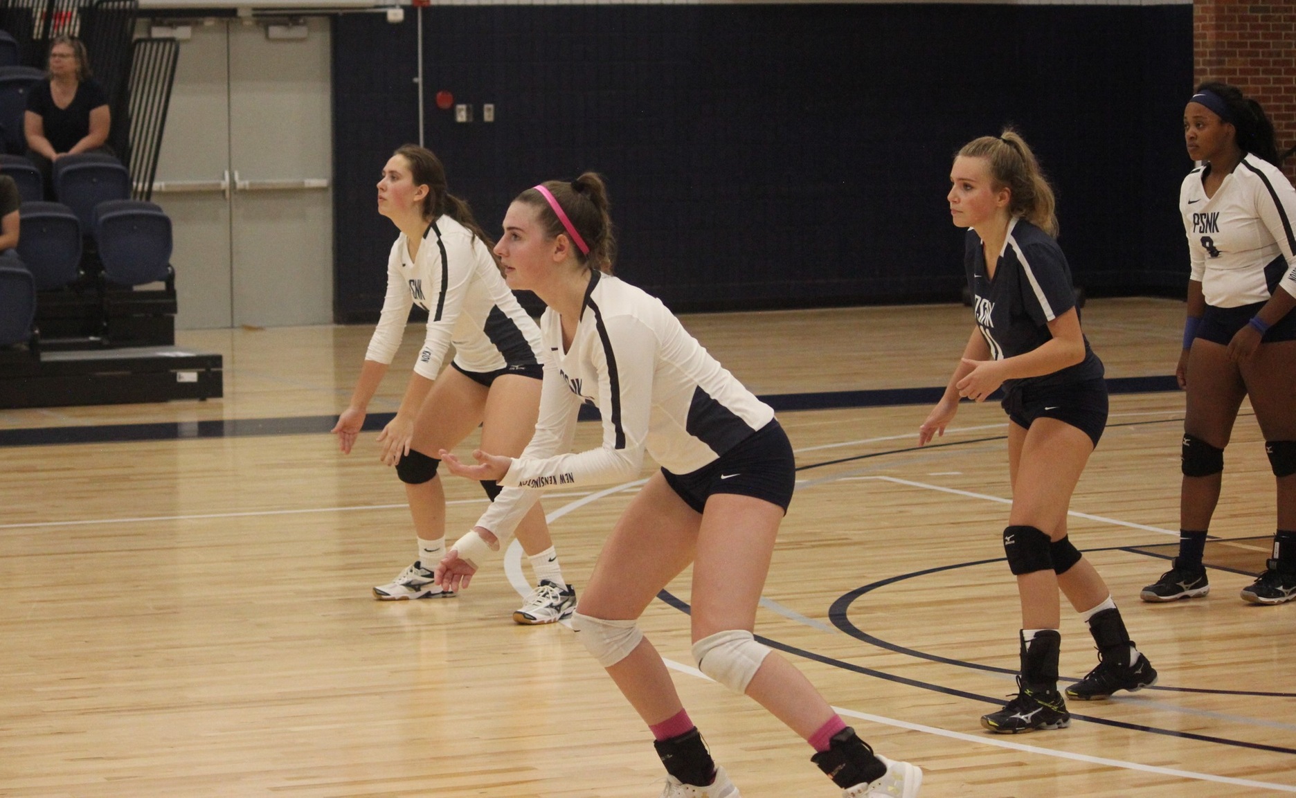 Women’s Volleyball Splits Day One at PSUAC Crossover